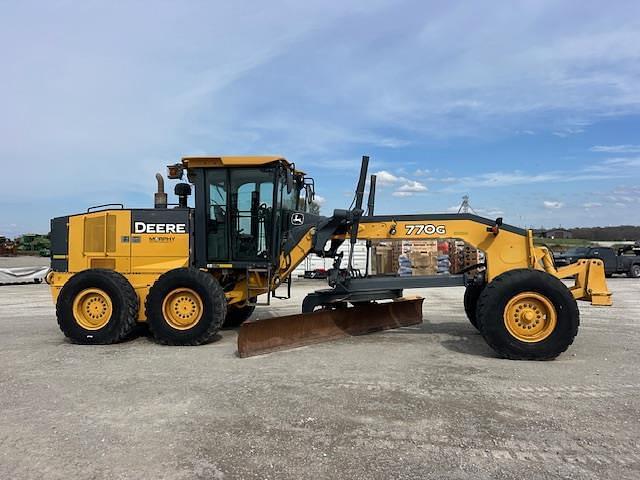 Image of John Deere 770G equipment image 2