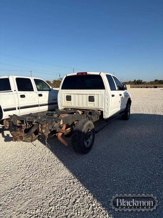 Image of Dodge Ram 2500 equipment image 2