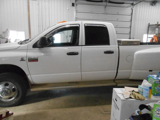 Image of Dodge Ram 3500 equipment image 2