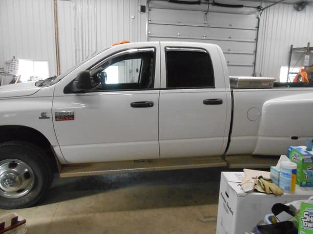 Image of Dodge Ram 3500 equipment image 2
