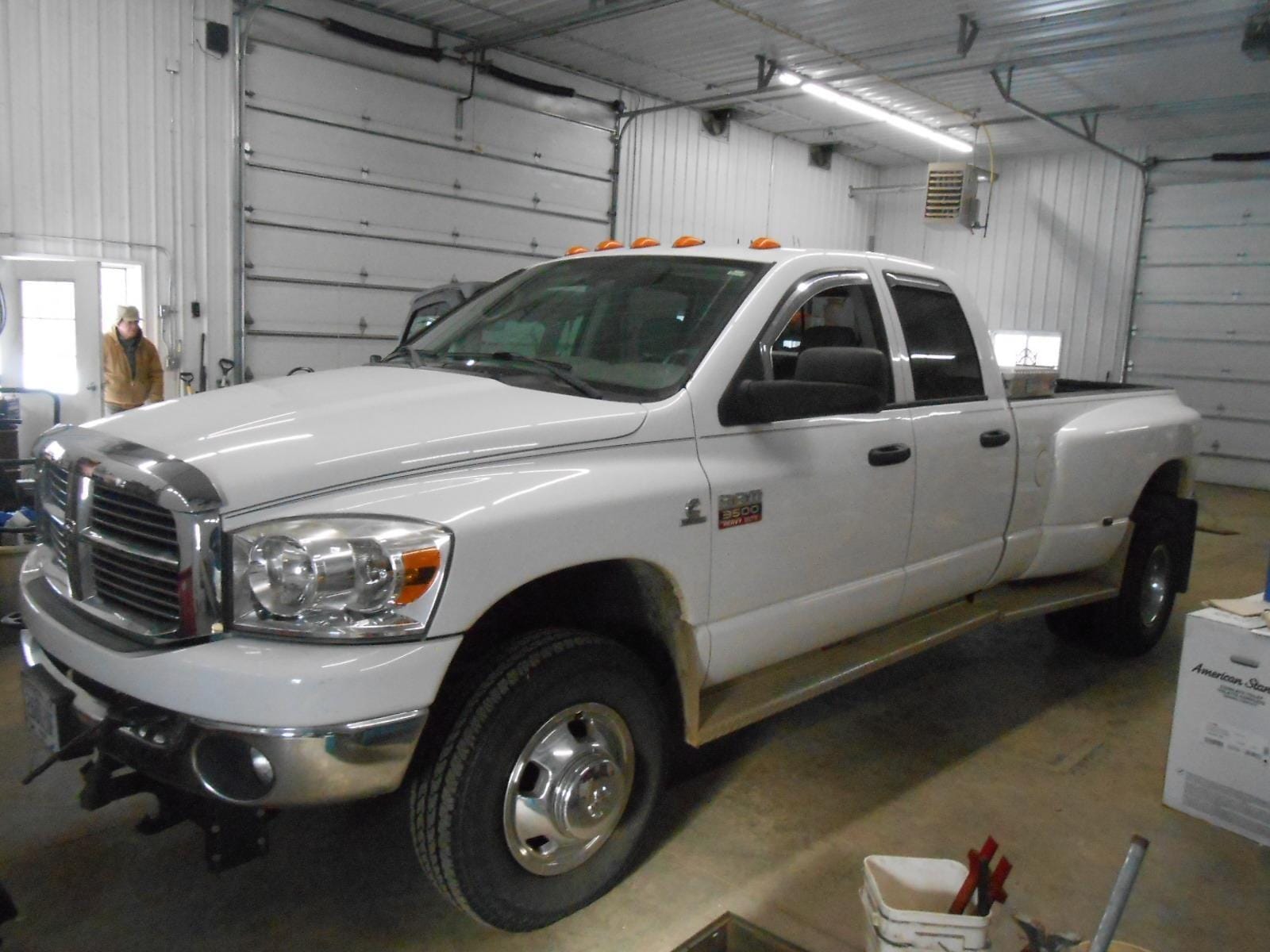 2009 Dodge Ram 3500 Equipment Image0