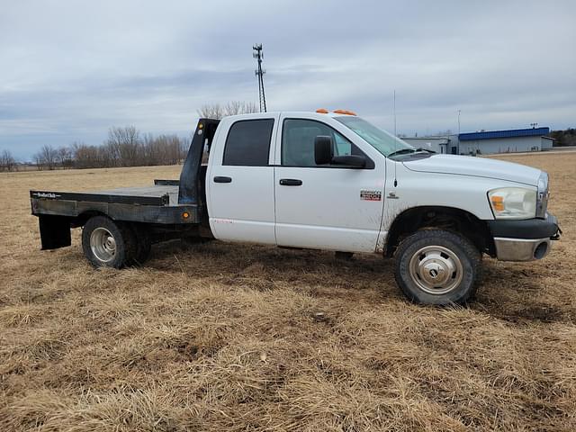 Image of Dodge Ram 3500 equipment image 3