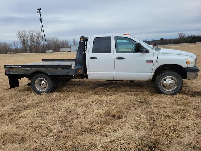 Image of Dodge Ram 3500 equipment image 4