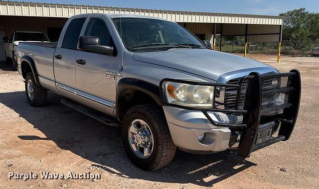 Image of Dodge Ram 2500HD equipment image 2