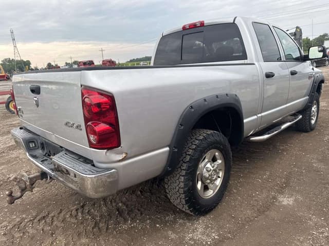 Image of Dodge Ram 2500HD equipment image 3