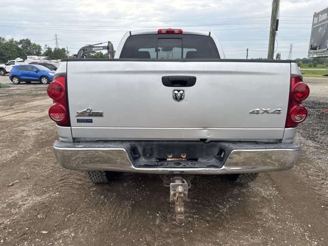 Image of Dodge Ram 2500HD equipment image 2