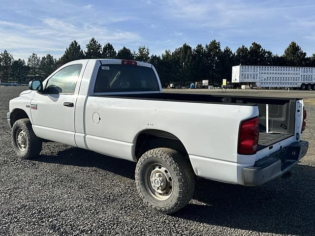 Image of Dodge Ram 2500 equipment image 2