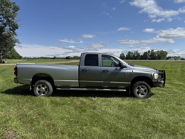 Image of Dodge Ram 2500HD equipment image 2