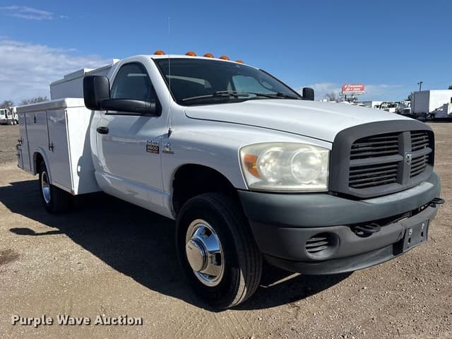 Image of Dodge Ram 3500 equipment image 2