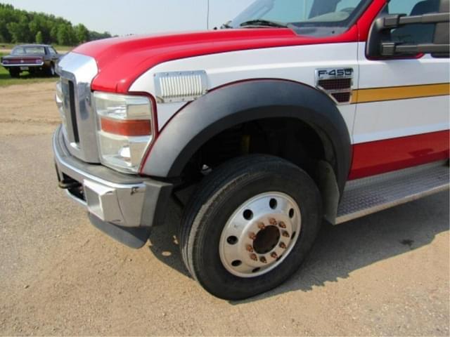 Image of Ford F-450 equipment image 3
