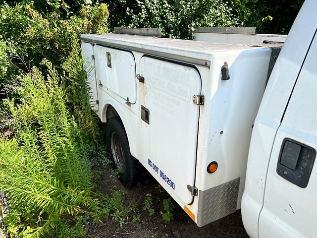 Image of Ford F-350 equipment image 3