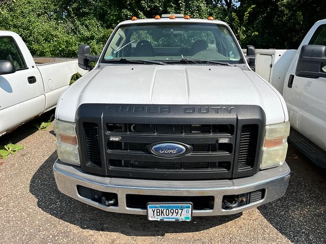 Image of Ford F-350 equipment image 1