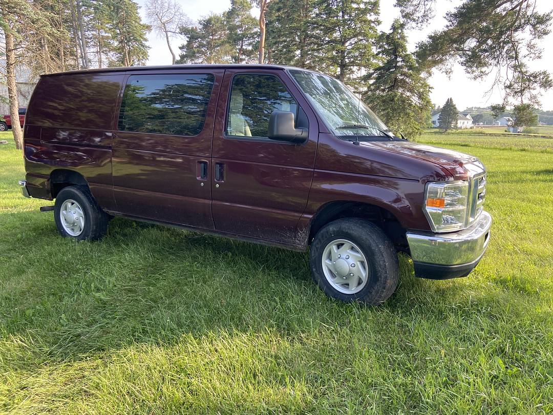 Image of Ford E-250 Primary image