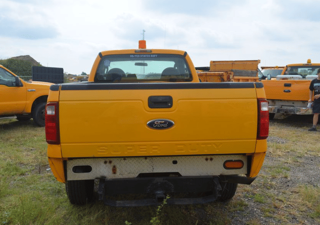 Image of Ford F-250 equipment image 2