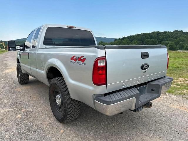 Image of Ford F-250 equipment image 2