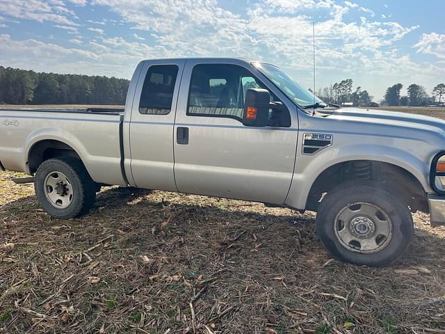 Image of Ford F-250 equipment image 1