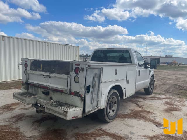 Image of Ford F-250 equipment image 4