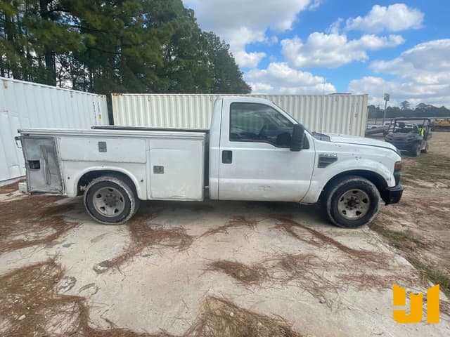 Image of Ford F-250 equipment image 3