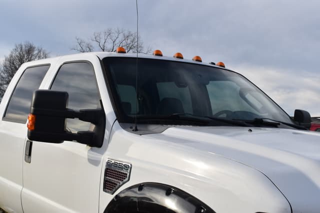 Image of Ford F-350 equipment image 4