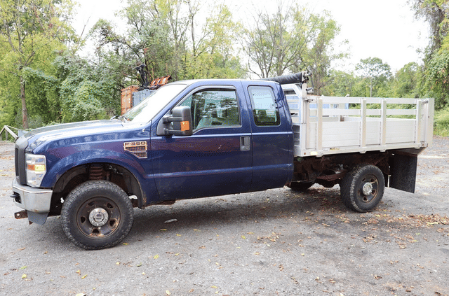Image of Ford F-350 equipment image 1