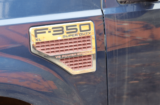 Image of Ford F-350 equipment image 3