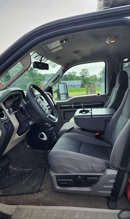 Image of Ford F-350 equipment image 4