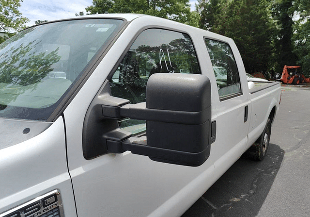Image of Ford F-350 equipment image 1