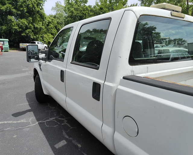 Image of Ford F-350 equipment image 4