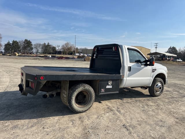 Image of Ford F-350 equipment image 3