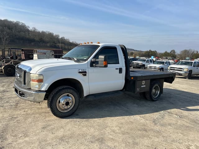 Image of Ford F-350 equipment image 1