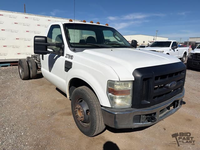 Image of Ford F-350 equipment image 2