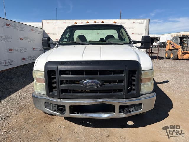 Image of Ford F-350 equipment image 1