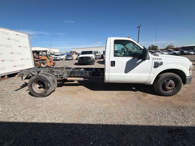 Image of Ford F-350 equipment image 3