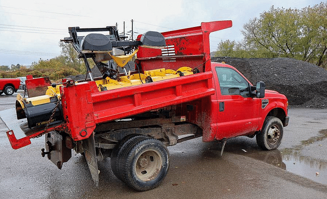 Image of Ford F-350 equipment image 4