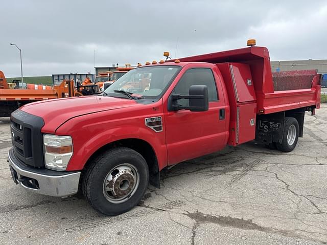 Image of Ford F-350 equipment image 1