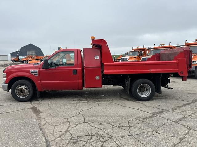 Image of Ford F-350 equipment image 2