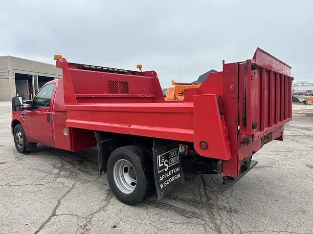 Image of Ford F-350 equipment image 3