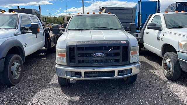 Image of Ford F-350 equipment image 1