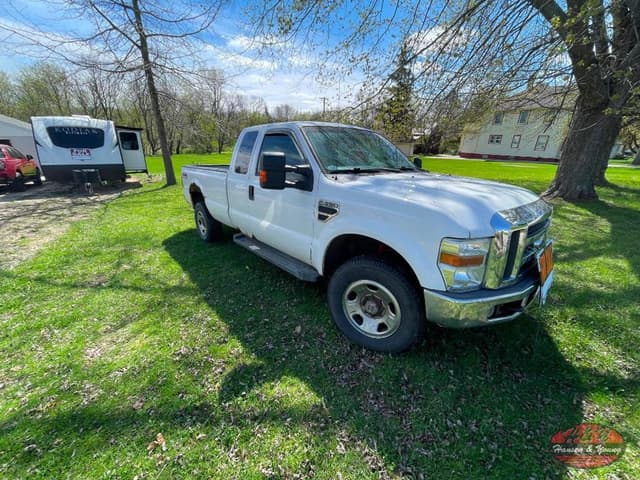 Image of Ford F-350 equipment image 2