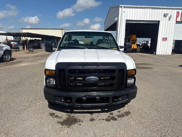 Image of Ford F-350 equipment image 2