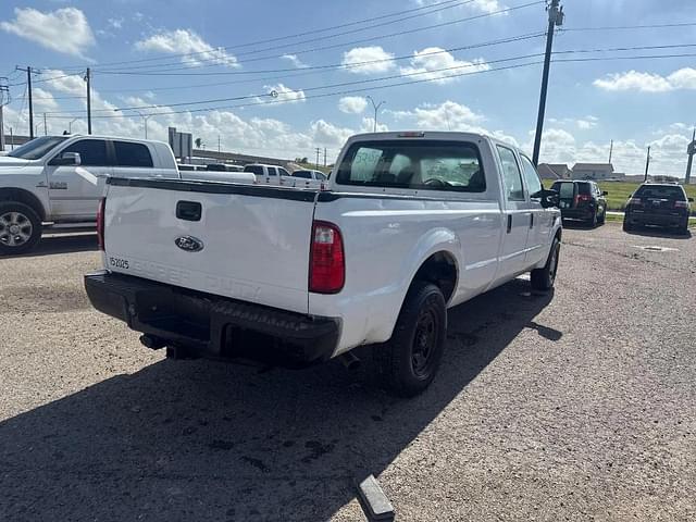 Image of Ford F-350 equipment image 4
