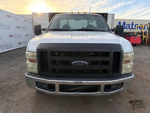 Image of Ford F-350 equipment image 1