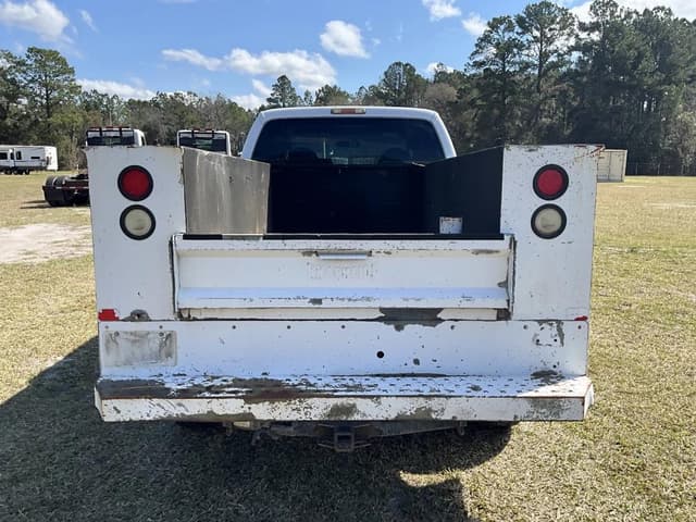 Image of Ford F-350 equipment image 3