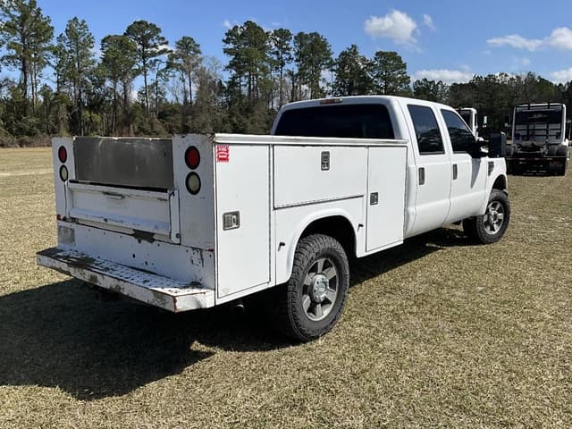 Image of Ford F-350 equipment image 4