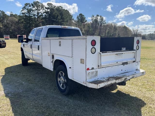 Image of Ford F-350 equipment image 2