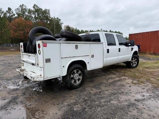 Image of Ford F-350 equipment image 4