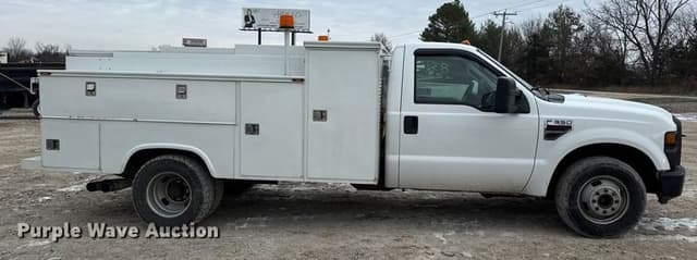 Image of Ford F-350 equipment image 3
