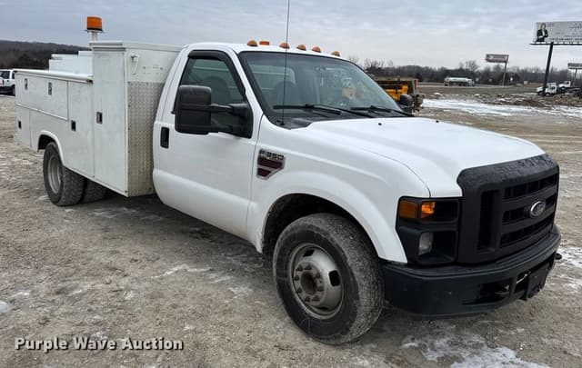 Image of Ford F-350 equipment image 2