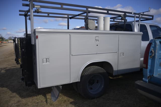 Image of Ford F-350 equipment image 4