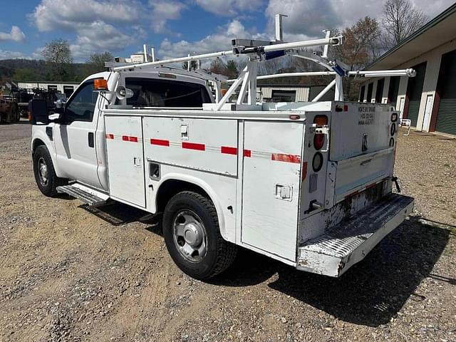 Image of Ford F-350 equipment image 2